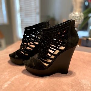 Gianni Bini Black Wedged Sandals Size 6